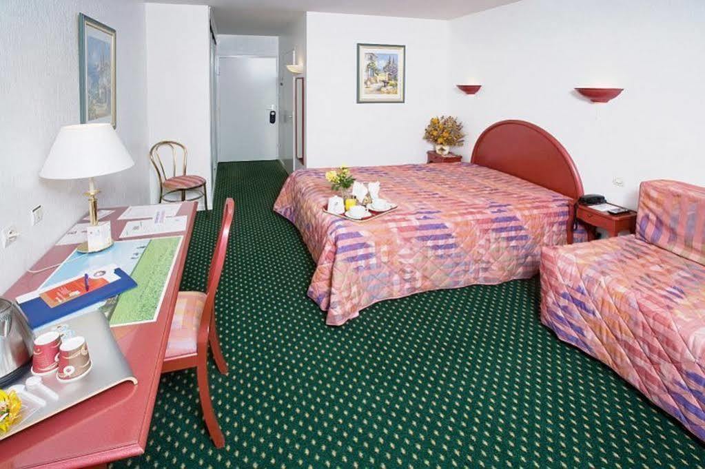 Logis - Belle Hotel, Lille-Ouest Bailleul  Luaran gambar