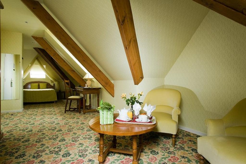 Logis - Belle Hotel, Lille-Ouest Bailleul  Luaran gambar