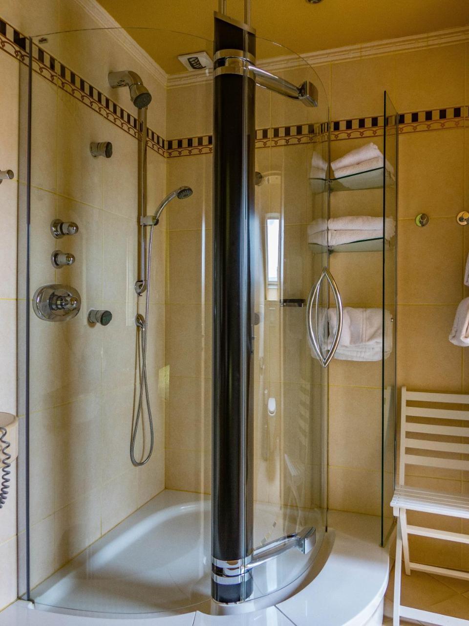 Logis - Belle Hotel, Lille-Ouest Bailleul  Luaran gambar